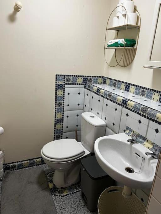 Milton Keynes Central Apartment Flat With Kitchen, Large Bed, Park View & Parking, 1 Minute Walk To Mk City Centre, Shops, Malls, Restaurants & Attractions, 8 Minutes From Hospital Luaran gambar